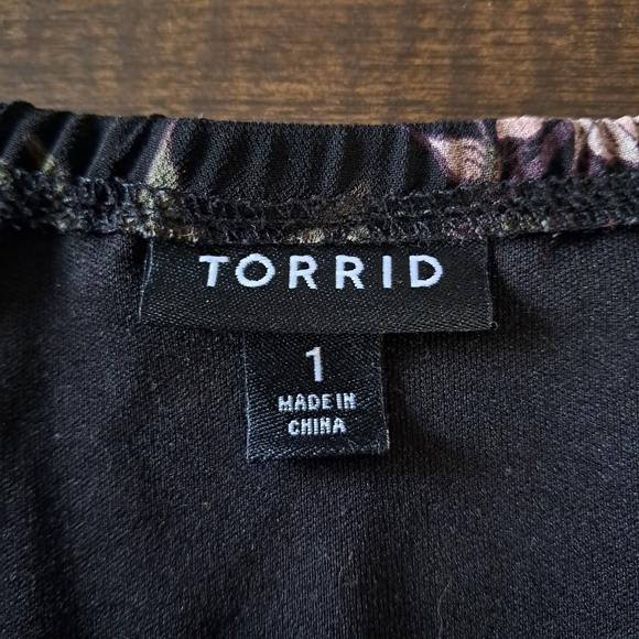 TORRID Plus Size 1 Black And Purple Floral Off The Shoulder Dress - Picture 5 of 9